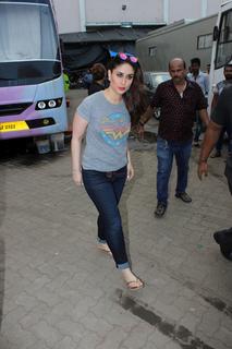 Kareena Kapoor feet photo thumbnail