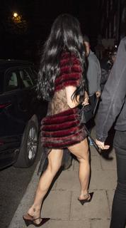 Katy Perry feet photo thumbnail