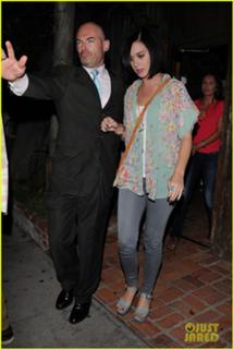 Katy Perry feet photo thumbnail