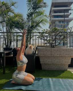 Malaika Arora feet photo thumbnail
