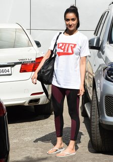 Shraddha Kapoor feet photo thumbnail