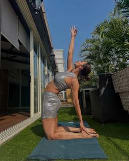 Malaika Arora feet photo thumbnail
