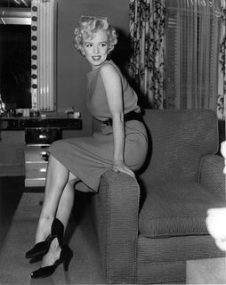 Marilyn Monroe feet photo thumbnail