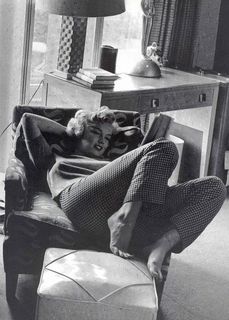 Marilyn Monroe feet photo thumbnail