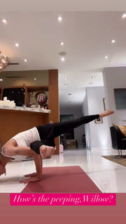 Kate Beckinsale feet photo thumbnail