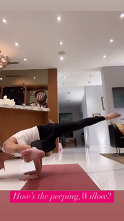Kate Beckinsale feet photo thumbnail