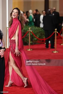 Alessandra Ambrosio feet photo thumbnail