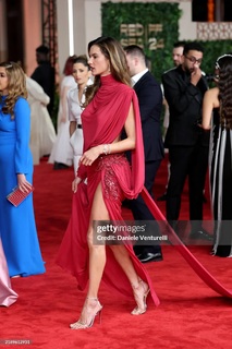 Alessandra Ambrosio feet photo thumbnail