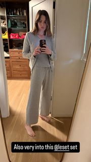 Mandy Moore feet photo thumbnail