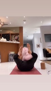Kate Beckinsale feet photo thumbnail