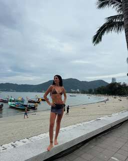 Zaira Nara feet photo thumbnail