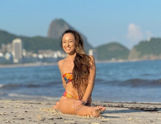 Kino MacGregor feet photo thumbnail
