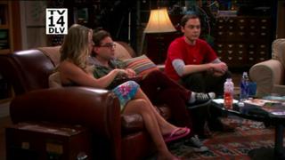 Kaley Cuoco feet photo thumbnail