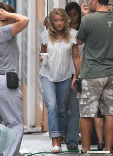 Amber Heard feet photo thumbnail
