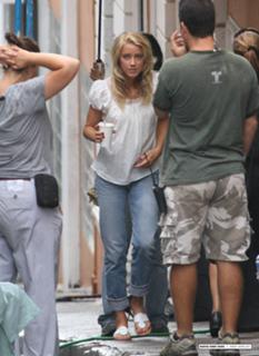 Amber Heard feet photo thumbnail