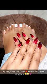 Halle Bailey feet photo thumbnail