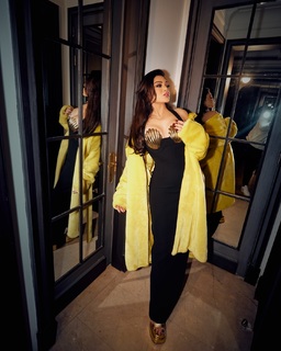 Haifa Wehbe feet photo thumbnail