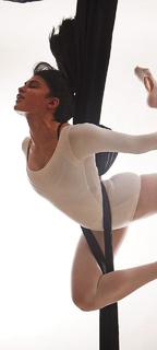 Jacqueline Fernandez feet photo thumbnail