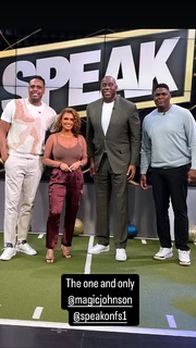 Joy Taylor feet photo thumbnail