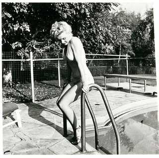 Marilyn Monroe feet photo thumbnail