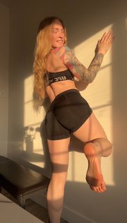 Kay Hansen feet photo thumbnail
