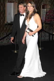 Elizabeth Hurley feet photo thumbnail