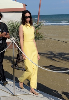 Katherine Waterston feet photo 1