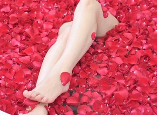 Ai Shinozaki feet photo thumbnail