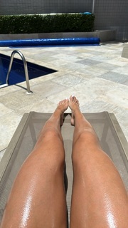 Kéfera Buchmann feet photo thumbnail