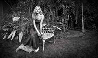 Kate Moss feet photo thumbnail