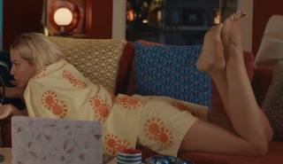 Hadise feet photo thumbnail