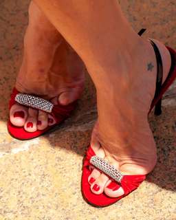Franciely Freduzeski feet photo thumbnail
