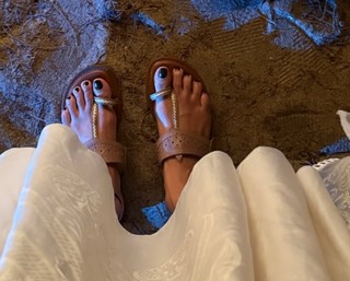 Pooja Hegde feet photo thumbnail