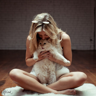 Alexis Ren feet photo thumbnail