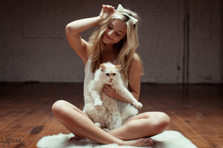Alexis Ren feet photo thumbnail