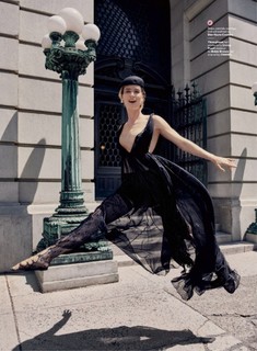 Mackenzie Davis feet photo 1