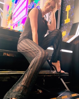 Nicole Neumann feet photo thumbnail