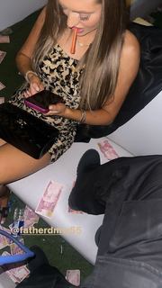 Victoria Waldrip feet photo thumbnail