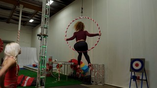 Sofie Dossi feet photo thumbnail