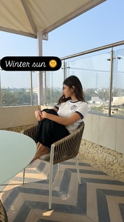 Mouni Roy feet photo thumbnail