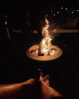 Victoria Justice feet photo thumbnail