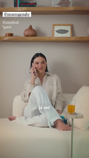 Isis Valverde feet photo thumbnail