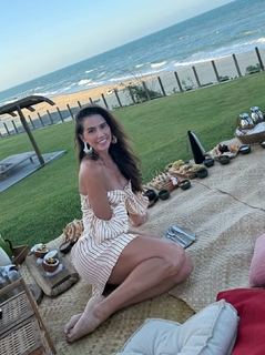 Deborah Secco feet photo thumbnail