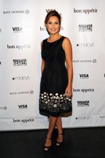 Mariska Hargitay feet photo thumbnail
