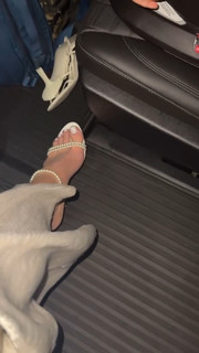 Kylie Jenner feet photo thumbnail