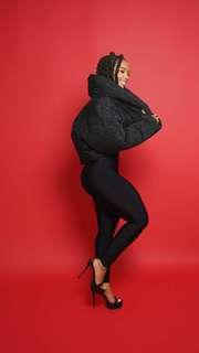 Chloe Bailey feet photo thumbnail