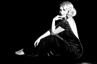 Holly Willoughby feet photo thumbnail