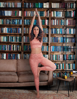 Kareena Kapoor feet photo thumbnail
