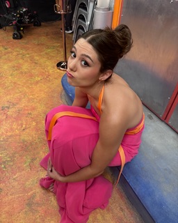 Kira Kosarin feet photo thumbnail