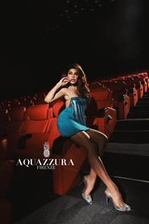 Jacqueline Fernandez feet photo thumbnail